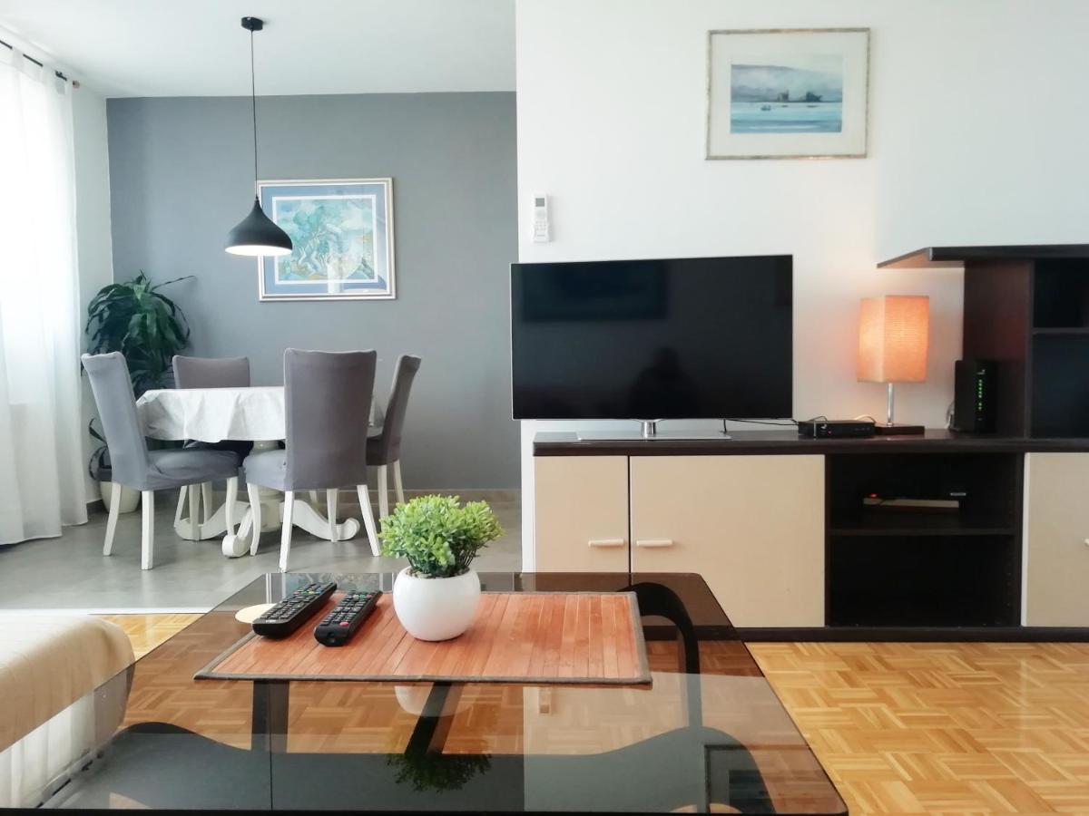 Apartment Lara *